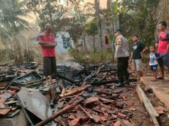 Kapolsek Bukateja Beserta Jajaran Amankan Lokasi Kebakaran Rumah Warga