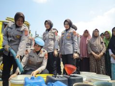 Giat Bakti Sosial Polwan Polres Karawang Peduli Masyarakat Dalam Rangka HUT Polwan Ke 75