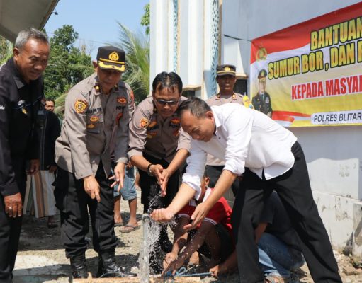 Hadapi Musim Kemarau Polres Blitar Berikan Bantuan Sumur Bor dan Pompa Air Untuk Warga