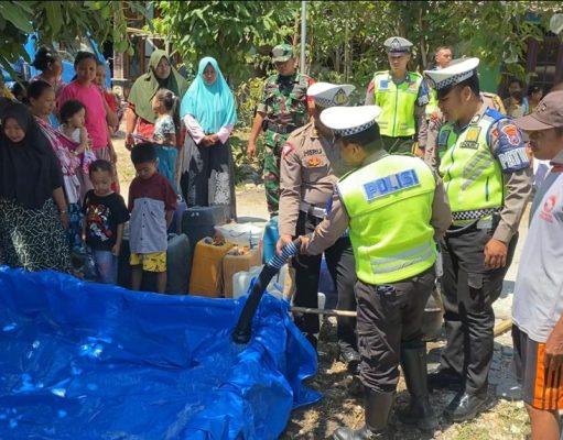 Polres Bojonegoro Kembali Salurkan Air Bersih Untuk Warga