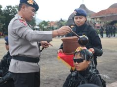 Upacara Penutupan Tradisi Pembaretan Bintara Remaja Brimobda Polda Bali Dan Kapolda Jadi Irup