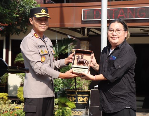 Polres Malang Berikan Apresiasi dan Penghargaan kepada Sutradara Film ‘Message of Kanjuruhan’