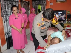 Kepedulian Kapolres Gowa Ajak PJU dan Kapolsek Jajaran Jenguk Anggotanya yang Sedang Sakit