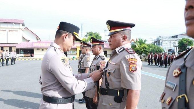 sertijab-2-kasat-dan-1-kapolsek-di-Polres-Lsm.jpg
