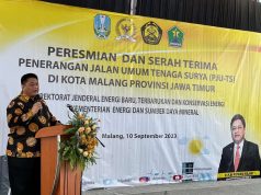 Ridwan Hisjam Resmikan PJU Tenaga Surya di Kota Malang