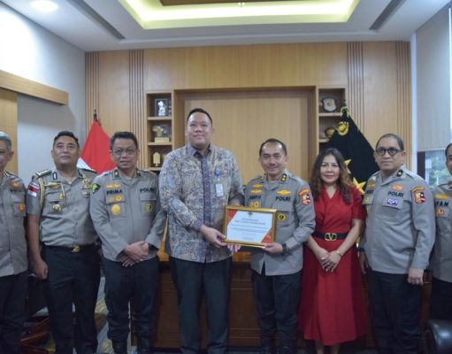 Polri Mendapat Penghargaan Dari KBRI Singapura