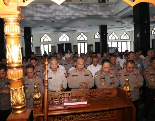 Personel Polda Sumsel Bersatu dalam Salat Ghaib untuk Mengenang Alm. Kombes Pol. Agung Marlianto