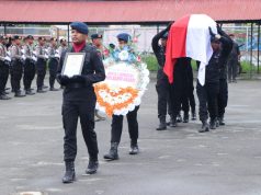 Jenazah Anggota Polri Korban KKB Diberangkatkan ke Kampung Halaman