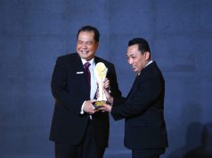 Kapolri Dianugerahi Tokoh Transformasi Pelayanan Polri