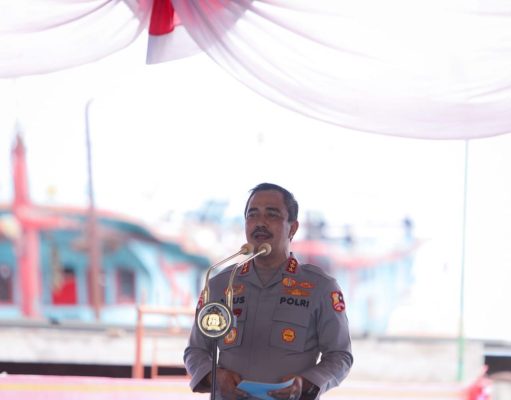 Wakapolri Salurkan 3.500 Paket Sembako Bakti Sosial Polri Untuk Negeri di Belawan