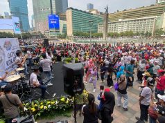 Warga Antusias Memadati Pameran Karikatur “Gitu Aja Kok Repot” di Bundaran HI Jakarta