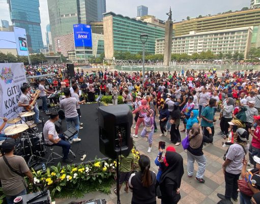 Warga Antusias Memadati Pameran Karikatur “Gitu Aja Kok Repot” di Bundaran HI Jakarta