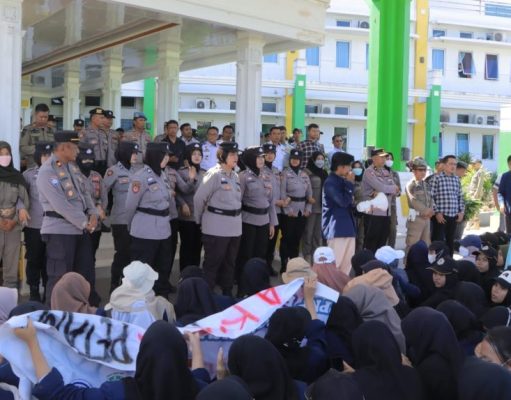 Polres 50 Kota Amankan Aksi Damai Mahasiswa Politeknik Pertanian Negeri Payakumbuh dalam rangka Hari Tani Nasional