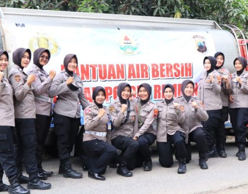 Polwan Polres Rembang Peduli, Gelar Bantuan Air Bersih Untuk Warga Terdampak Kekeringan
