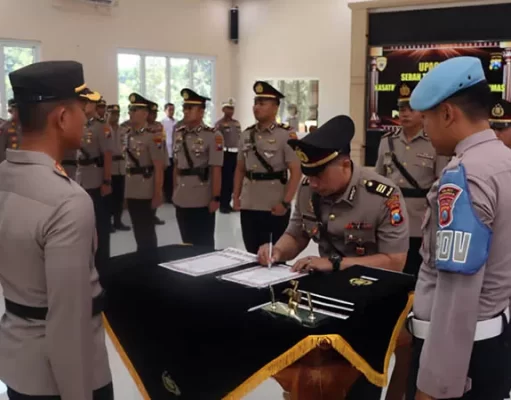 Jajaran Perwira Polres Pasuruan Melakukan Sertijab Salah Satunya Anak Mantan Kapolri Badrodin Haiti