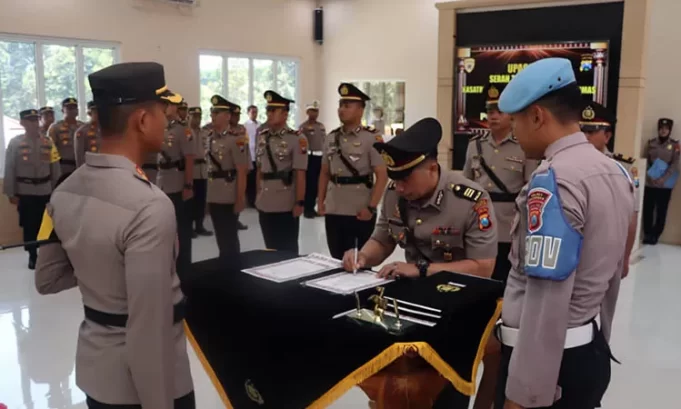 26-BANGIL-Kasatlantas-dan-Kasatreskrim-Kompak-Pindah-4235579556.jpg