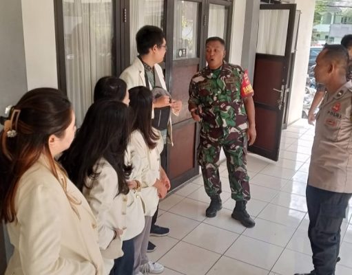 Bhabinkamtibmas Polres Salatiga Bersama Babinsa Himbau Mahasiswa KKN UKSW Jaga Kondusifitas Jelang Pemilu 2024