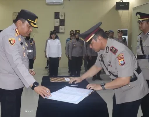 Polresta Manado Gelar Upacara Sertijab Kasat Intelkam Dan Kapolsek Wenang