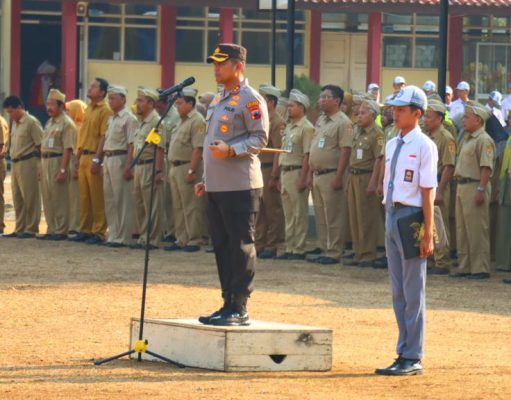 Cegah Bullying, Kapolres Pekalongan dan Pejabat Utamanya Pimpin Upacara di Sekolah-Sekolah