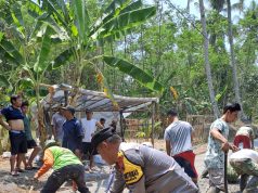 Pererat Sinergitas Polri dan Masyarakat, Bhabinkamtibmas Polsek Tegalrejo Pimpin Kerja Bakti di Purwosari