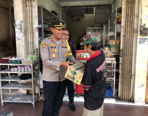 Kapolres Tabanan Peduli Sambangi Warga Bagikan Sembako
