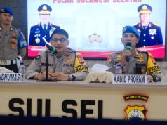 Kabidhumas Dampingi Kabid Propam Polda Sulsel Gelar Konferensi Pers