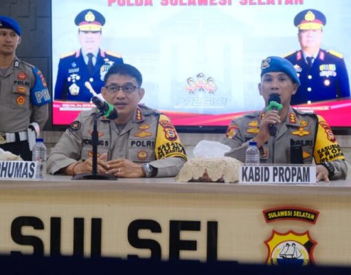 Kabidhumas Dampingi Kabid Propam Polda Sulsel Gelar Konferensi Pers