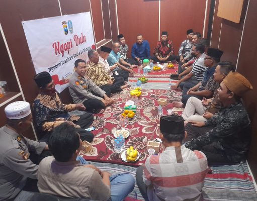 Ngopi Dulu, Inovasi Kapolsek Dlanggu Berkomunikasi dengan Para Kepala Desa