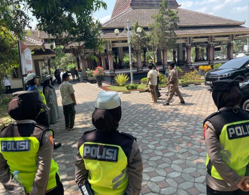 Polresta Magelang Bantu Pengamanan Muslimat NU Bersholawat Peringati HSN 2023