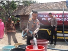 Kapolres Ponorogo Peduli Warga Berikan Bantuan Air Bersih Dampak Kekeringan