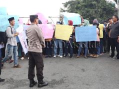 Aksi Damai Warga Tuntut Kapolda Sumut Pertahankan Kombes Dudung Adijono Sebagai Kabid Propam Polda Sumut