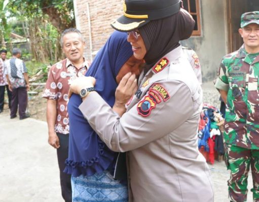 Kapolres Salatiga Peduli Warga Korban Kebakaran Di Kampung Juranggunting