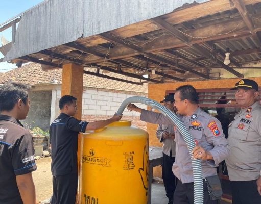 Jelang HUT Humas Polri Ke-72 Polresta Berikan Bantuan Bersih Bagi Masyarakat