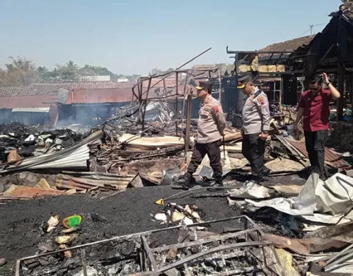 Kapolda Jateng Turun Langsung Ke Lokasi Kebakaran Pasar Slogohimo