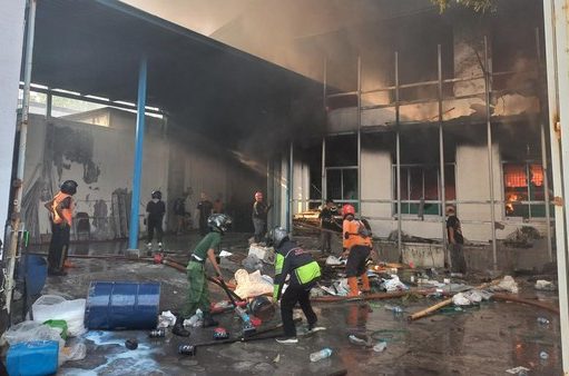 Pabrik Besar Di Solo Hangus Terbakar