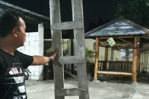 Seorang Ibu Nekat Bobol Rumah Tetangga Layaknya Maling Profesional