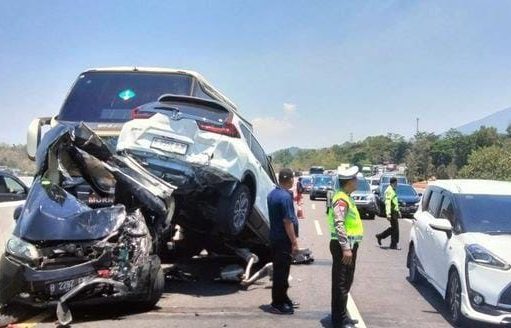 Polisi Amankan Sopir Bus Kecelakaan Beruntun di Tol Semarang