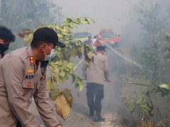 Kapolres Gunung Mas Pimpin Langsung Upaya Pemadaman Kebakaran Lahan Gambut