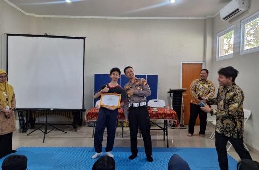 Polisi sosialisasi ‘Cegah Bullying’ di sekolah Pratiwi School Kalibaru Kota Depok