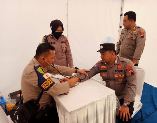 Jaga Kebugaran, Personil Pengamanan Piala Dunia U-17 di Solo Diperiksa Kesehatannya