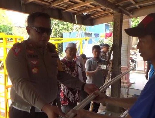 Polres Bondowoso Pasang Pipa Untuk Bantu Warga Cukupi Kebutuhan Air Bersih