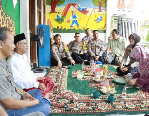 Sampaikan Pesan Pemilu Damai Kapolres Pelabuhan Tanjungperak Sambangi Tokoh Agama