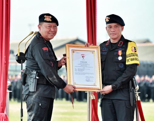 HUT Brimob ke – 78 Wakapolda Jatim Dinobatkan Sebagai Warga Kehormatan