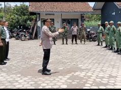 Polisi Bersama TNI Bekali Pelatihan Pengamanan Pemilu 2024 Kepada Anggota Linmas di Jember