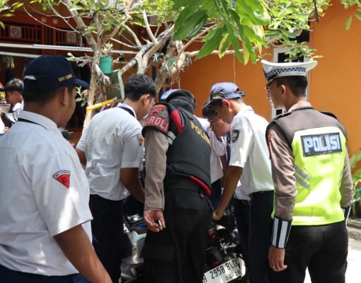 Polres Kendal Patroli Sambangi SMPN 1 Kendal Antisipasi Tawuran Antar Pelajar