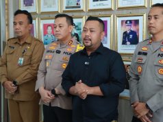 Kunjungi Polres Gresik, Bupati Fandi Akhmad Yani Sampaikan Permohonan Maaf atas Kericuhan Suporter