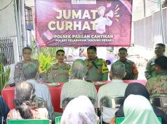 Polres Tanjungperak Sampaikan Pesan Pemilu Damai Melalui Jumat Curhat
