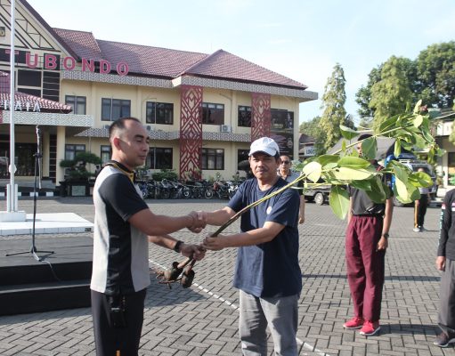 Peringati HUT Brimob Dan Polairud, Polres Situbondo Hijaukan Garis Pantai dengan 1.000 Mangrove