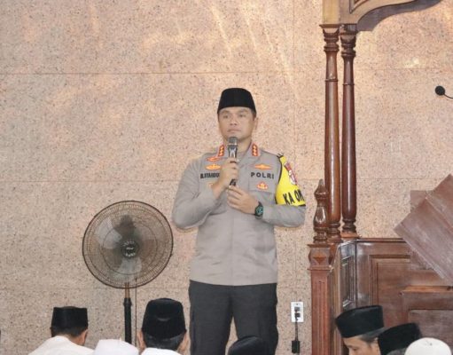 Kapolres Metro Jakarta Barat Sampaikan Pesan Kamtibmas Jelang Pemilu 2024 Dalam Sholat Subuh Berjamaah