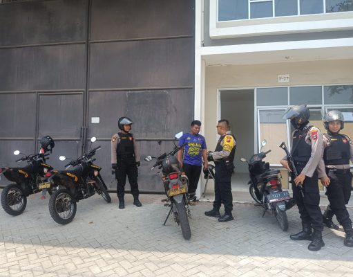 Pastikan Keamanan Logistik KPU, Personil Polres Gresik Lakukan Patroli secara Masif